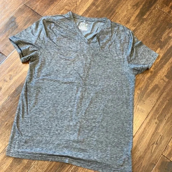 Apt 9 T-shirt - Picture 2 of 4